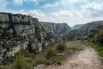 Fototapeta na wymiar Path on the Sicilian hills