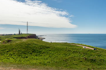 Fototapeta na wymiar Hochland Helgoland mit Leuchtturm und Blick über Nordsee