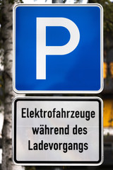 elektrofahrzeug ladeparkplatz symbol