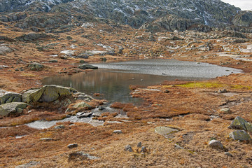 Teich am Gotthardpass, Uri, Schweiz