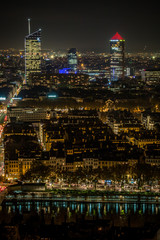 Fototapeta premium Vue de Lyon à la nuit tombée