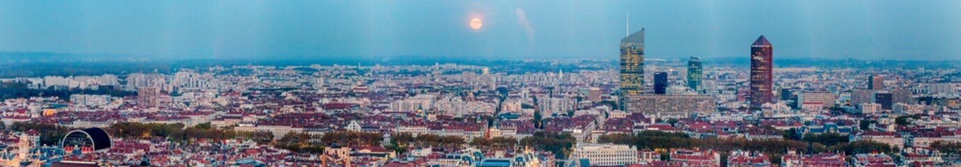 Panorama de Lyon à la tombée du jour