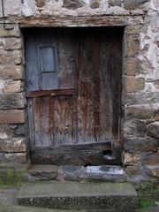 puerta madera antigua de pueblo arte rural