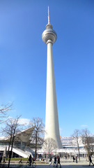Obraz premium Berlin TV Tower Fernsehturm Against Blue Sky