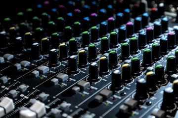 Audio mixer console