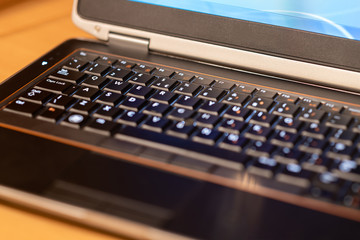 Podświetlona klawiatura laptopa