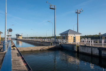 Doppelsparschleuse Hohenwarthe, gehört zum Wasserstraßenkreuz Magdeburg.