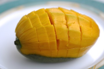 Yellow skin-free fruit mango juice