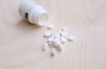 Medicines: tablets and capsules for ingestion