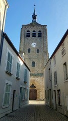 &Eacute;glise de Jargeau, vue sur l'entr&eacute;e avec son horloge