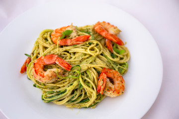 King prawns and pesto sauce with spaghetti