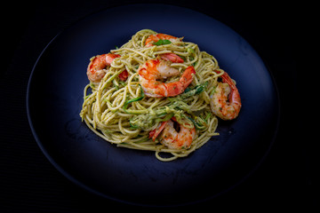 King prawns and pesto sauce with spaghetti