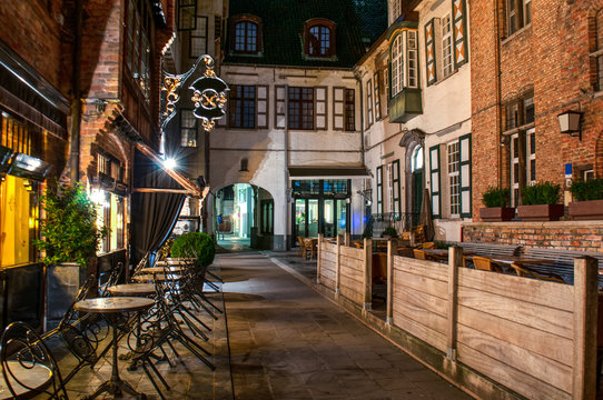 Exterior of a european restaurant in the narrow street at night © Svitlana Belinska