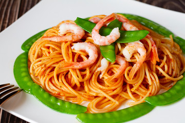 Stir fry noodle with shrimp and snow pea