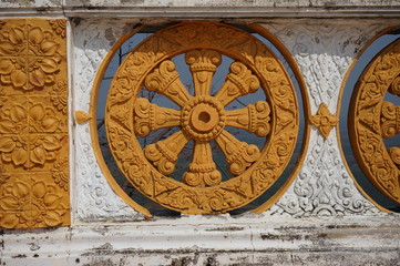 Fototapeta na wymiar タイの寺院の法輪