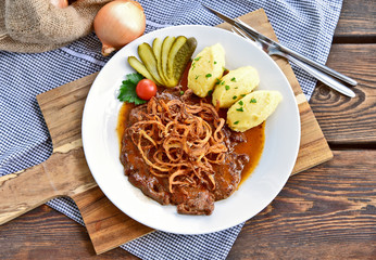 onion-topped roast beef with gravy and Potatoes puree is the favorite dish in Austria. (German name is Zwiebelrostbraten) Beef,potatoes and onion menu in European style.