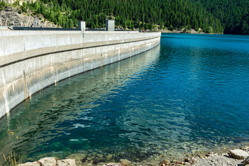 Highway traffic crosses the Hungry Horse Dam in Montana, USA