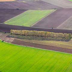 vue aérienne d'une route et de champs à Etrépagny dans l'Eure en France