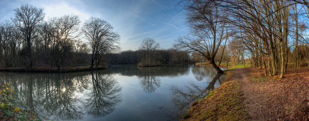 An einem Niddaseitenarm in Frankfurt am Main