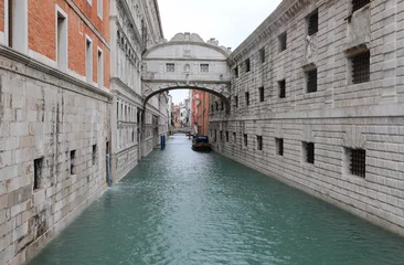 Cercles muraux Pont des Soupirs Famous Bridge of Sighs in Venice Italy
