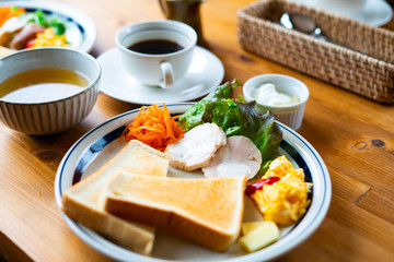 朝食