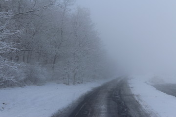 Obraz premium snow covered road