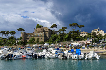 Fototapeta na wymiar Port de plaisance en Italie
