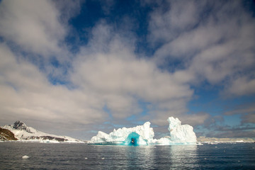 Antarctic vista 