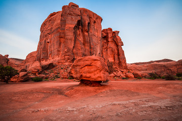 Fototapeta premium Sunset view of the Valley drive in Monument Valley