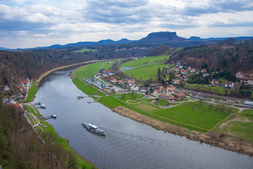Fototapeta premium See Sächsische Schweiz - Von oben Fotografiert mit einem Schiff/Boot