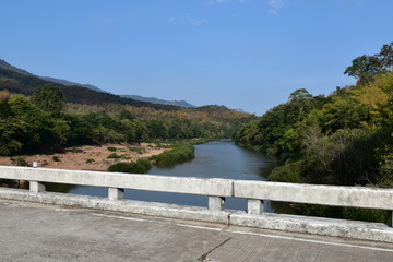 Obraz premium Bridge over Nan River, Nanoi, Thailand.