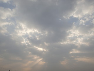 黒雲と陽射し