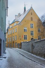 Fototapeta na wymiar Narrow street in Old Town Tallinn in winter. Estonia