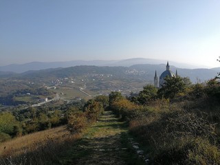 Castelpetroso - Scorcio del santuario dalla Via Matris