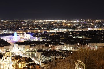 Lyon la nuit vue depuis la colline de Fourvière - Ville de Lyon - Département du Rhône - France