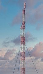 Sendemast mit Sonnenuntergang