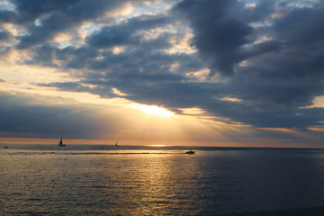 Fototapeta na wymiar Beautiful sunset over the sea. 