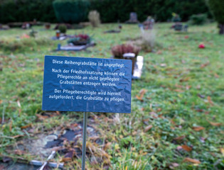 Hinweisschild von der Friedhofsverwaltung