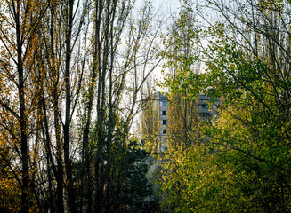 Obraz premium large house on the street of the abandoned city of Chernobyl