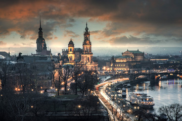 Fototapeta na wymiar Blick auf Altstadt von Dresden am Abend