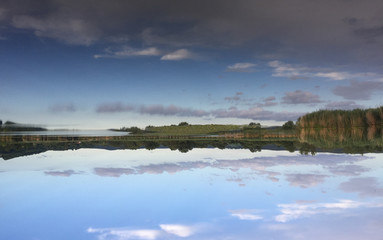 Fototapeta premium Spiegelung in einem See upside down