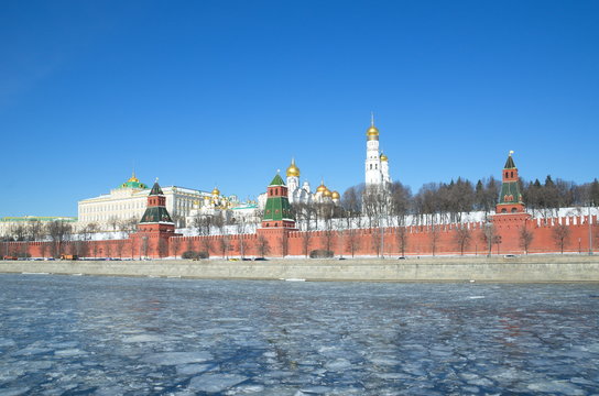 Kremlin embankment and the Moscow Kremlin on a Sunny spring day. Moscow, Russia