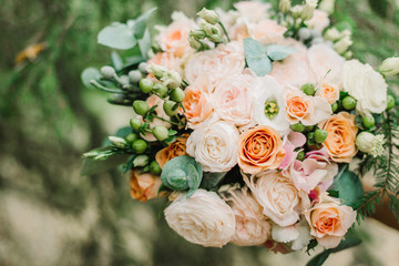 Obraz na płótnie Canvas wedding bouquet of white and orange roses