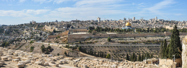 Fototapeta na wymiar Temple Mount and the Old City in Jerusalem.