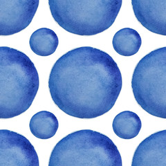 Fond de pois sans couture aquarelle dessinés à la main. Cercles bleus sur fond blanc. L& 39 illustration convient au tissu et à l& 39 emballage. Couleur à la mode et à la mode 2020 : bleu classique.
