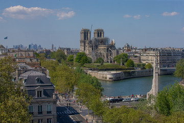 notre dame de paris apr&egrave;es l'incendie
