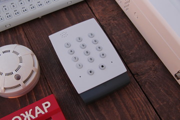 the control of the security fire alarm