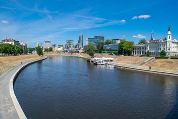 Obraz premium Neris River through Vilnius, Lithuania