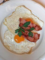 Spiegelei mit Speck