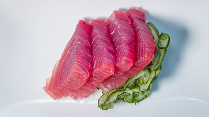 japanese food on a plate, sliced ​​raw tuna with sunomonu, tuna with sunomonu, tataki, raw tuna, top view, asian food, japanese cuisine